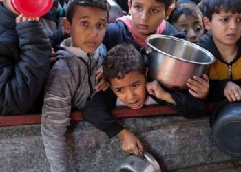 காசாவில் 56 மனிதாபிமான உதவி பணியாளர்கள் உயிரிழப்பு