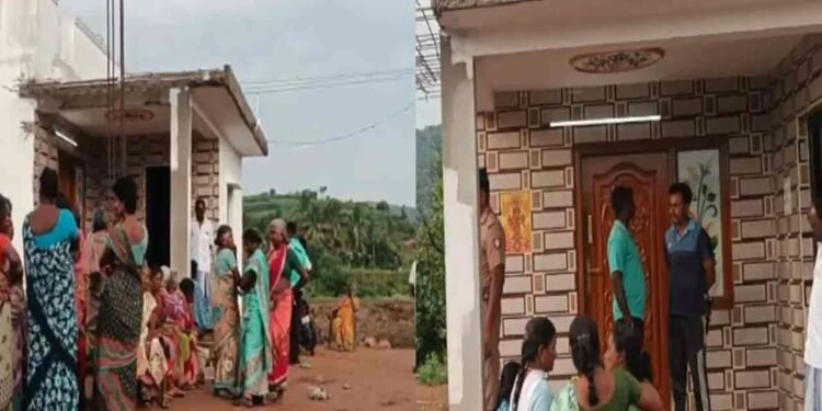 3 மகள்களை கழுத்தை அறுத்து கொன்று தந்தை தற்கொலை