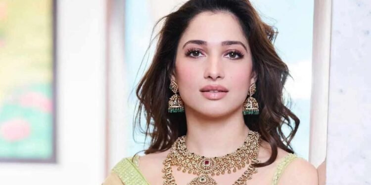 நடிகை தமன்னா இன்று இலங்கை வருகை