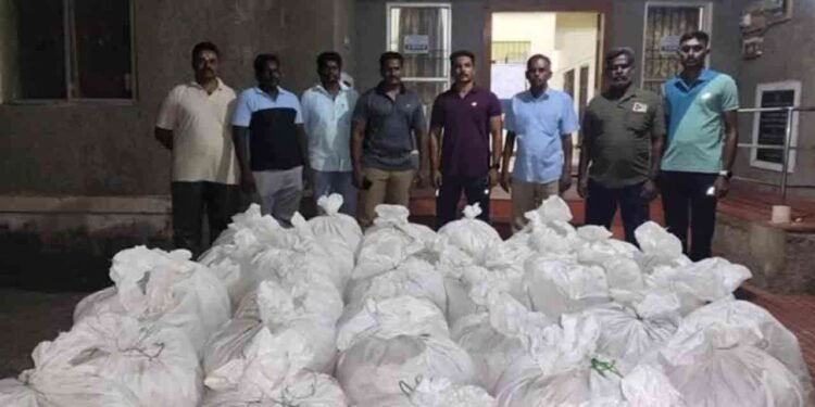 இலங்கைக்கு கடத்தவிருந்த ஒரு டன் சுக்கு பறிமுதல்