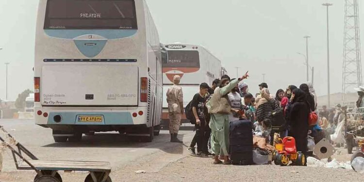 ஆப்கானிஸ்தான் பேருந்து விபத்தில் 73 பேர் பலி
