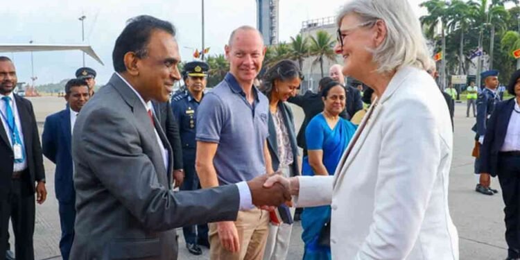 நாடு திரும்பினார் அவுஸ்திரேலிய ஆளுநர் நாயகம்