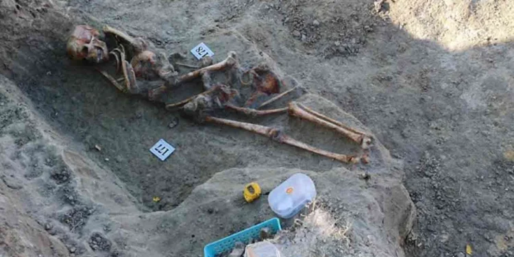 செம்மணியில் கட்டியணைத்தவாறு இரு எலும்பு கூட்டு தொகுதிகள் அடையாளம்