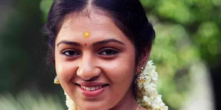 நடிகை லட்சுமி மேனன் தலைமறைவு?