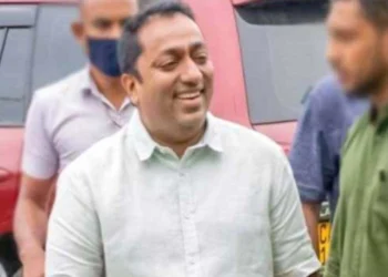 அகில விராஜ் இலஞ்சம், ஊழல் ஆணைக்குழுவில் முன்னிலை