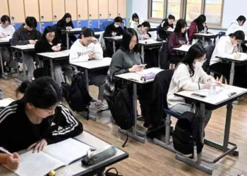 பாடசாலையில் மாணவர்கள் தொலைபேசி பயன்படுத்த தடை