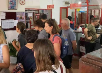 நுவரெலியா தபால் நிலையத்திற்குள் மீண்டும் வௌிநாட்டவர்!