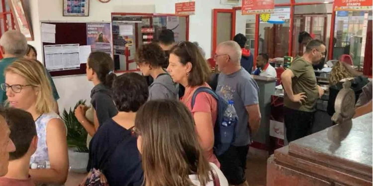 நுவரெலியா தபால் நிலையத்திற்குள் மீண்டும் வௌிநாட்டவர்!