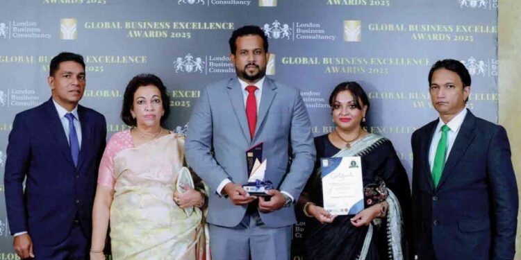 Global Business Excellence Awards 2025 விருது விழாவில் மூலிகை அடிப்படையிலான தனிநபர் பராமரிப்பு பொருட்களில் சிறந்த நிறுவனமாக கௌரவிக்கப்பட்ட சுதேசி