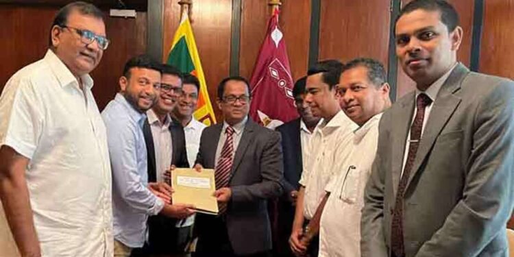 அருண ஜயசேகரவுக்கு எதிரான நம்பிக்கையில்லா பிரேரணை சபாநாயகரிடம் கையளிப்பு