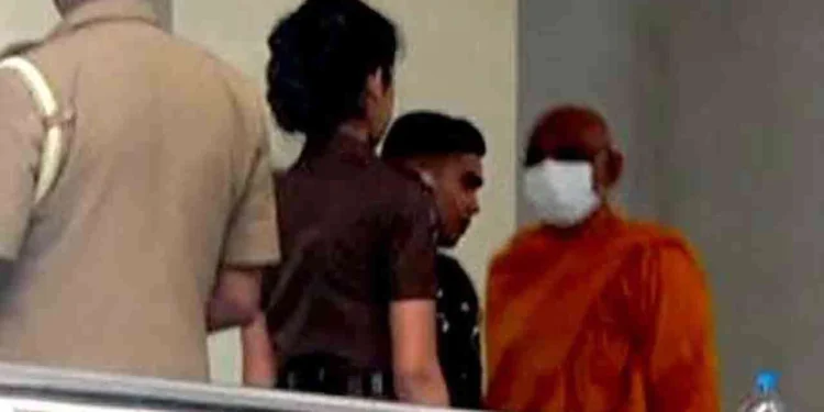 அதுரலியே ரதன தேரர் விளக்கமறியலில்