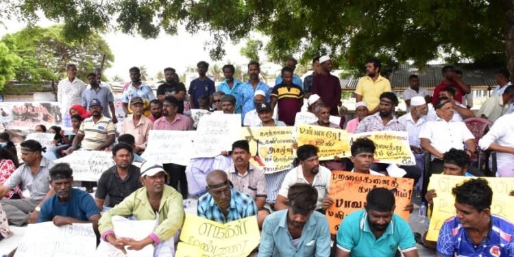 மன்னாரில் 16 ஆவது நாளாக தொடரும் போராட்டம்