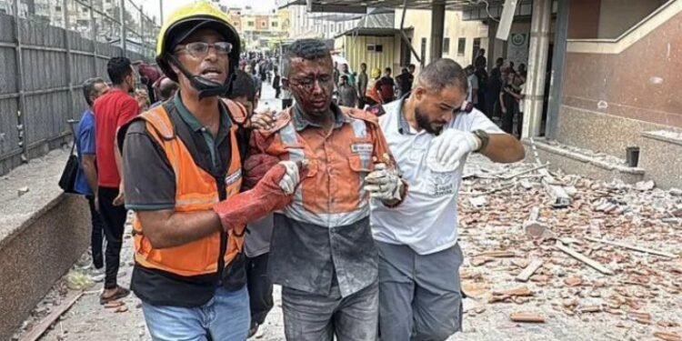 காசா மீதான இஸ்ரேலின் தாக்குதலில் ஊடகவியலாளர்கள் உள்ளிட்ட 15 பேர் பலி