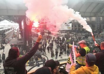 பிரான்ஸில் புதிய அரசு பதவி​யேற்​க எதிர்ப்பு