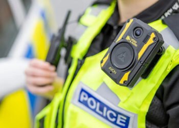 வெளிநாட்டுப் பெண்ணின் உயிரை காப்பாற்றிய இலங்கை பொலிஸார்