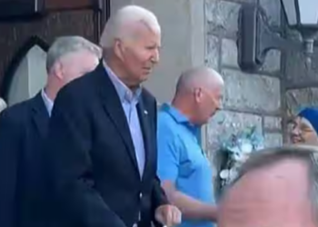 தலையில் பெரிய தழும்புடன் அமெரிக்காவின் முன்னாள் ஜனாதிபதி