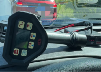 கனடாவில் ஆபத்தான முறையில் வாகனம் செலுத்திய பெண் கைது