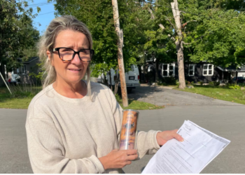 கனடாவில் தாம் உயிருடன் இருப்பதை நிரூபிக்க போராடும் பெண்