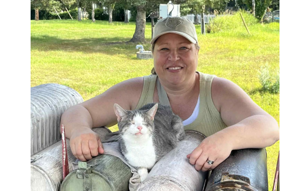 கனடாவில் கண்கள் இன்றி பிறந்த பூனைக்கு கிடைத்த அதிர்ஷ்டம்