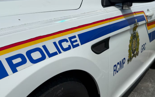 கனடாவில் 300 இளைஞர்களை தகாத முறைக்கு உட்படுத்திய நீச்சல் பயிற்றுவிப்பாளர்