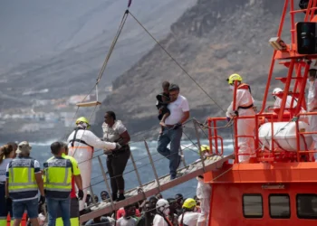 படகில் சித்திரவதை செய்யப்பட்டு கடலில் தூக்கி எறியப்பட்ட 50 புலம்பெயர்ந்தோர்..!