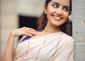ரசிகர்களை கவரும் நடிகை அனுபமா பரமேஸ்வரனின் லேட்டஸ்ட் போட்டோஷூட்..