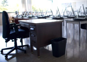 கனடாவில் அரசாங்கத்திற்கும் ஆசிரியர்களுக்கும் இடையில் மோதல்