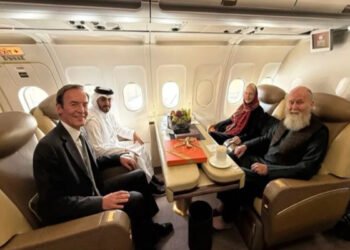 ஆப்கானிஸ்தானில் 7 மாதங்கள் சிறையில் இருந்த பிரிட்டன் தம்பதி விடுதலை; கண்ணீரில் உறவுகள்