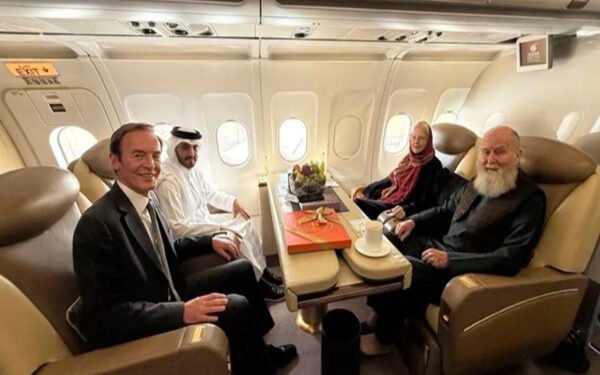 ஆப்கானிஸ்தானில் 7 மாதங்கள் சிறையில் இருந்த பிரிட்டன் தம்பதி விடுதலை; கண்ணீரில் உறவுகள்