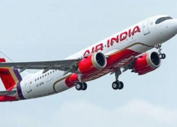 ஏர் இந்தியா விமானத்தில் பரபரப்பு ; விமானியின் அறையை திறக்க முயன்ற பயணி