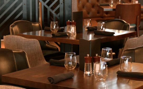 உணவகங்களுக்கு செல்வதனை தவிர்க்கும் கனேடியர்கள்