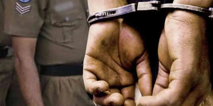 பெண் ஒருவரை கொலை செய்ய உதவியதாக இளைஞன் கைது