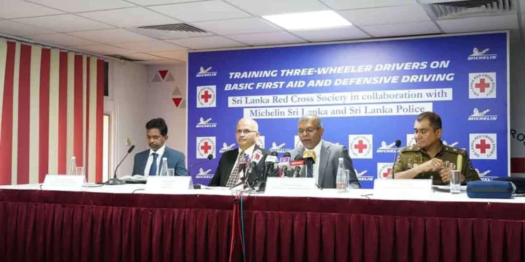 முச்சக்கர வண்டி சாரதிகளுக்கு முதலுதவி, பாதுகாப்பாக வாகனம் ஓட்டுதல் தொடர்பான பயிற்சி