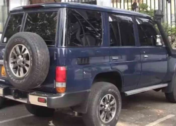 கண்டியில் பொலிஸ் உயர் அதிகாரியின் வாகனத்தை ஒத்த ஜீப் வாகனம் பறிமுதல்