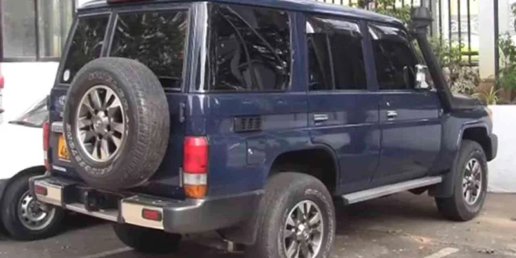 கண்டியில் பொலிஸ் உயர் அதிகாரியின் வாகனத்தை ஒத்த ஜீப் வாகனம் பறிமுதல்