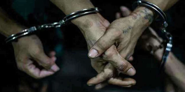 இரட்டை கொலைச் சம்பவம் தொடர்பில் மூவர் கைது