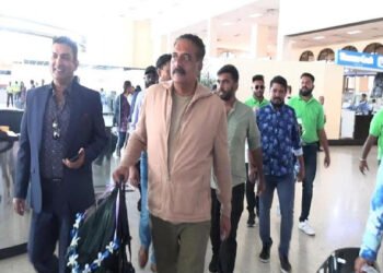 நடிகர் பிரகாஷ்ராஜ் நாட்டிற்கு வருகை