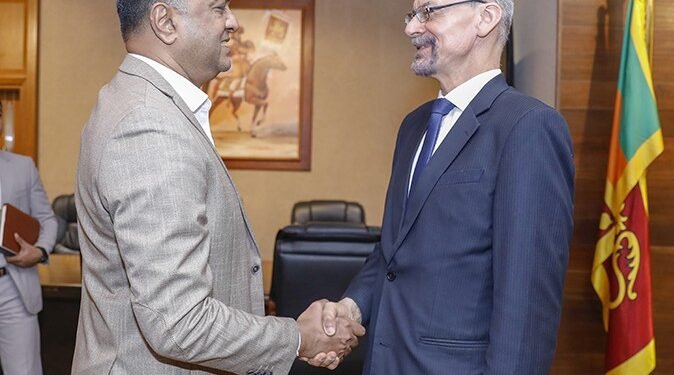 பாதுகாப்பு செயலாளரை சந்தித்த பிரான்ஸ் தூதுவர்