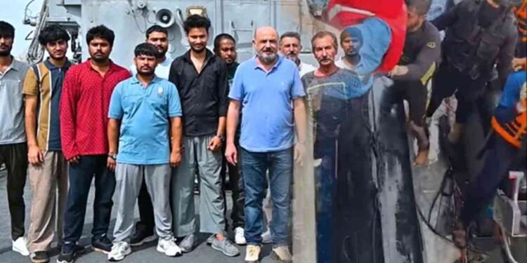 தெற்கு கடலில் செயலிழந்த வணிகக் கப்பலின் பணியாளர்கள் மீட்பு