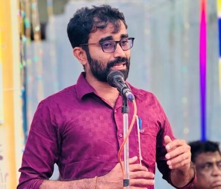 இளங்குமரனுடன் தர்க்கத்தில் ஈடுபட்டிருந்த வியாபாரிகள்!