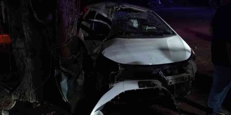 தமிழகத்தில் சோகம் – கார் விபத்தில் 4 இளைஞர்கள் பலி!