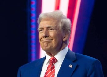 கனடாவுக்கு மேலும் 10 சதவீத மேலதிக வரியை விதித்த ட்ரம்ப்