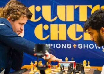 கிளட்ச் செஸ் செம்பியன் பட்டத்தை வென்றார் கார்ல்சன்!