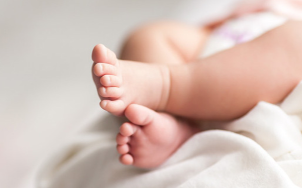 பிறந்தவுடன் தாயின் அரவணைப்பு இன்றி – சாலையோரம் கிடைத்த குழந்தை