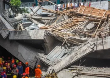 இந்தோனேசியா கட்டட விபத்தில் 60 மாணவா்கள் தொடா்ந்து மாயம்