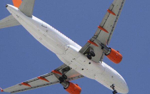 புறப்பட்ட சில வினாடிகளில் கடலில் பாய்ந்த விமானம் ; மரணத்தின் விழிம்புக்கு சென்ற பயணிகள்!