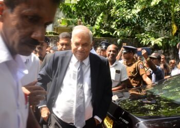 ரணில் சற்று முன்னர் நீதிமன்றத்தில் ஆஜர்