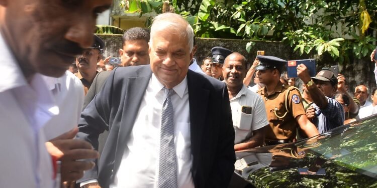 ரணில் சற்று முன்னர் நீதிமன்றத்தில் ஆஜர்