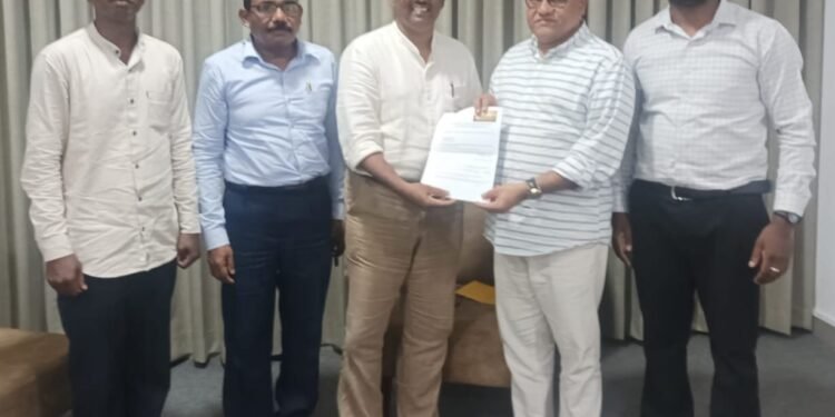 மலையக அதிகார சபைக்கு பாதீட்டில் நிதி ஒதுக்கீடு: மகஜர் கையளிப்பு