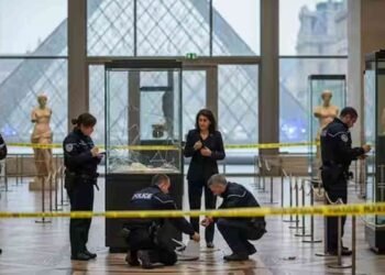 உலகப் புகழ்பெற்ற லூவ்ரே அருங்காட்சியகத்தில் திருட்டு!